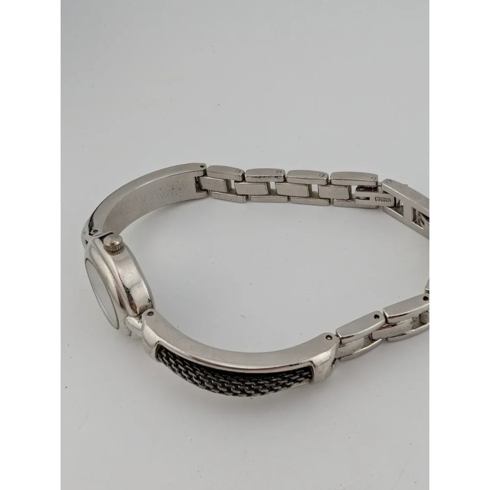 Women's Quartz Watch 20mm Case MOP Dial Silver 7.25